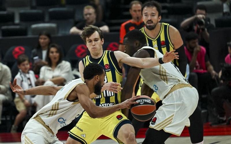 Fenerbahče savladao Dubai u dramatičnoj završnici za treće mesto na Superkupu