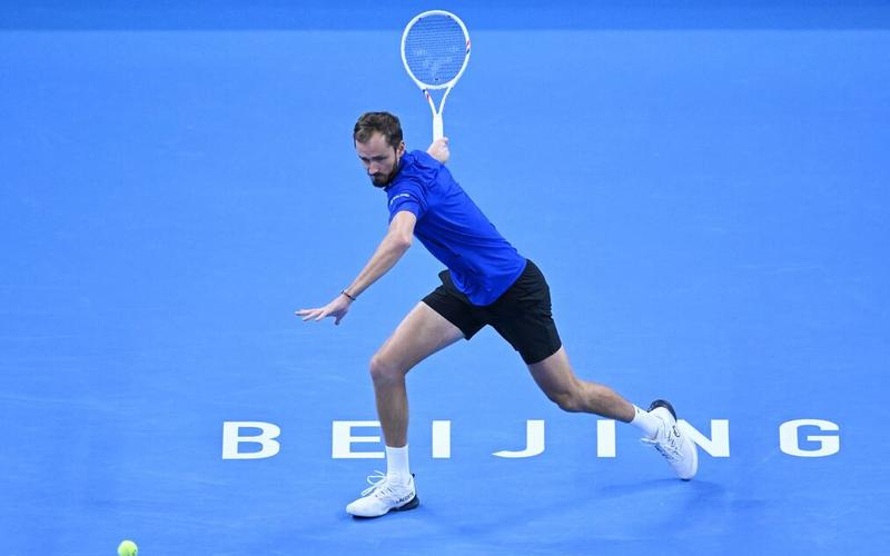 Medvedev slomio Cicipasa i stigao do četvrtfinala