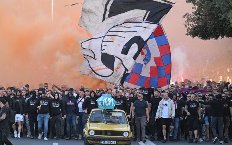 Hapšenja u Splitu: Policija privela navijače Hajduka zbog antisemitskih poruka