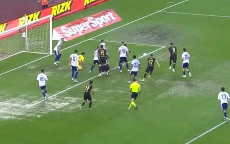 POTOP NA POLJUDU: Hajduk srušio Dinamo u vodenom ludilu, derbi trajao 105 minuta!